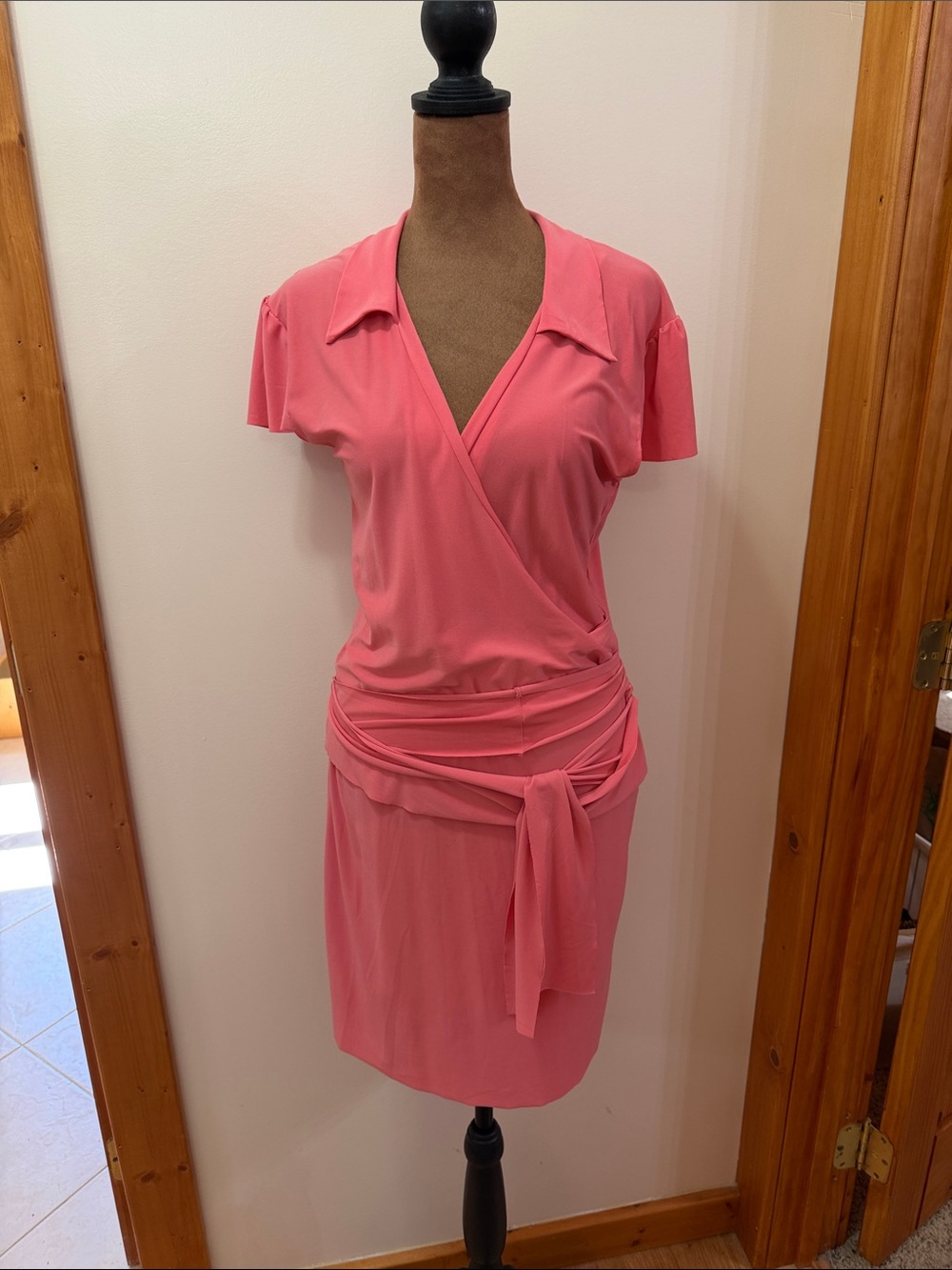Loose Stretchy Apricot/Pink Wrap-Style Short Sleeve Dress with V Neck Small